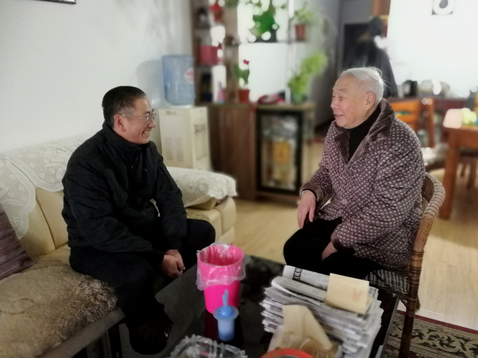 慰问局机关老领导韩至钧.jpg