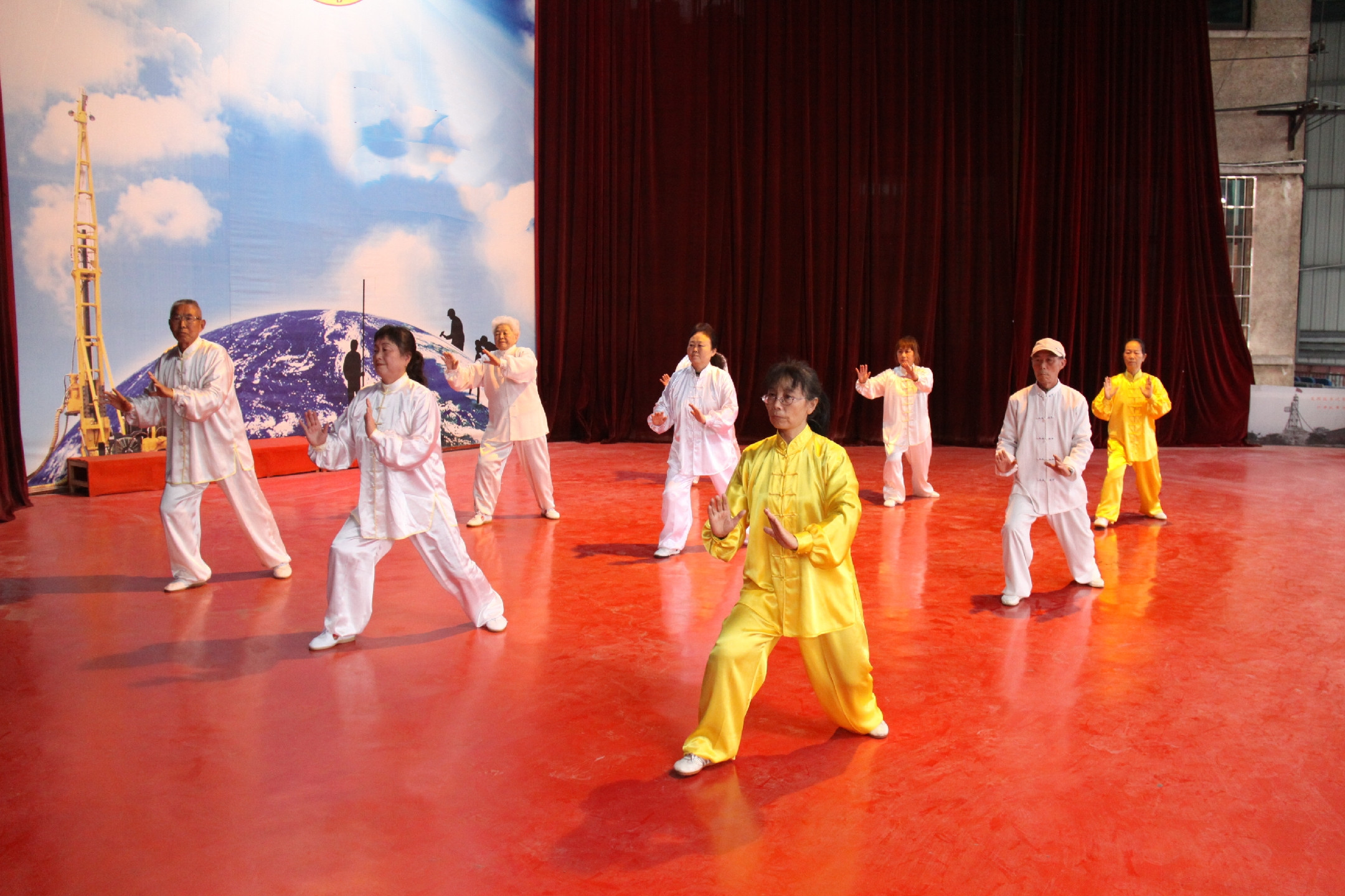 42式太极剑表演  杨蕴文  摄.jpg