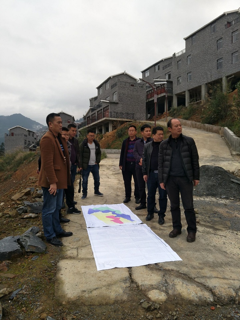 101队赴三都县移民安置点进行不稳定斜坡调查1