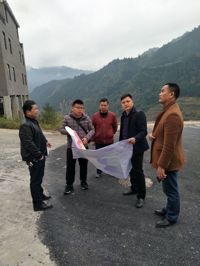 101队赴三都县移民安置点进行不稳定斜坡调查2