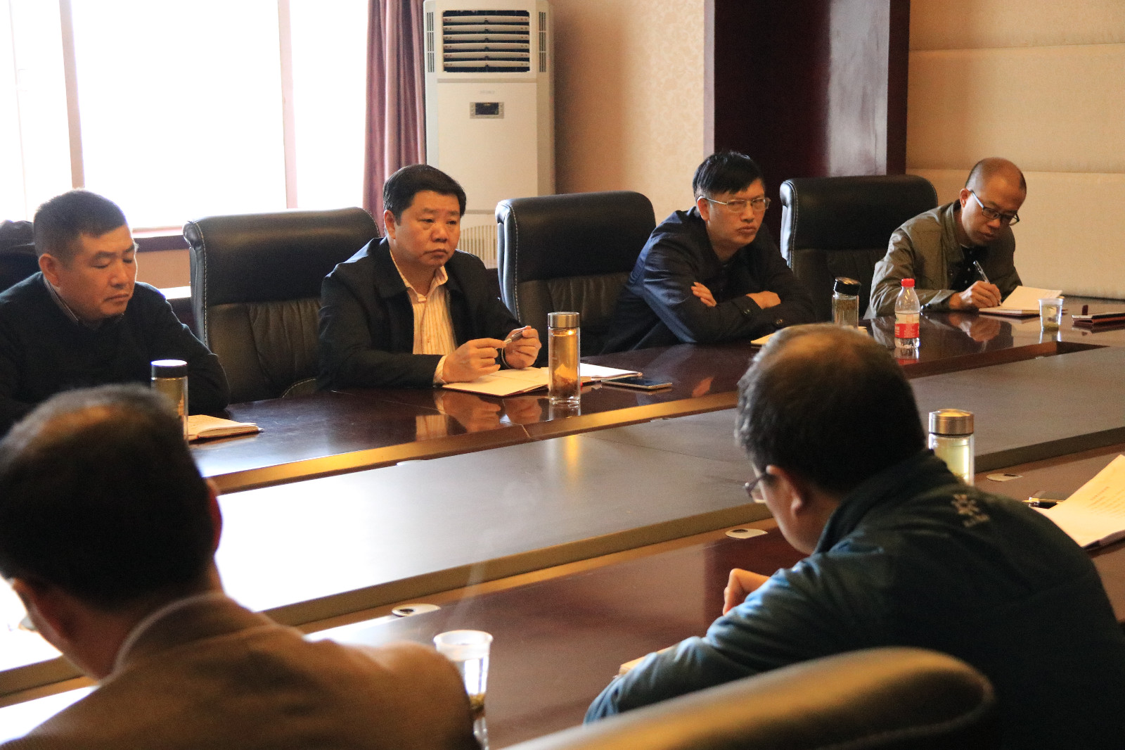 图为座谈会现场（张琨摄）.JPG