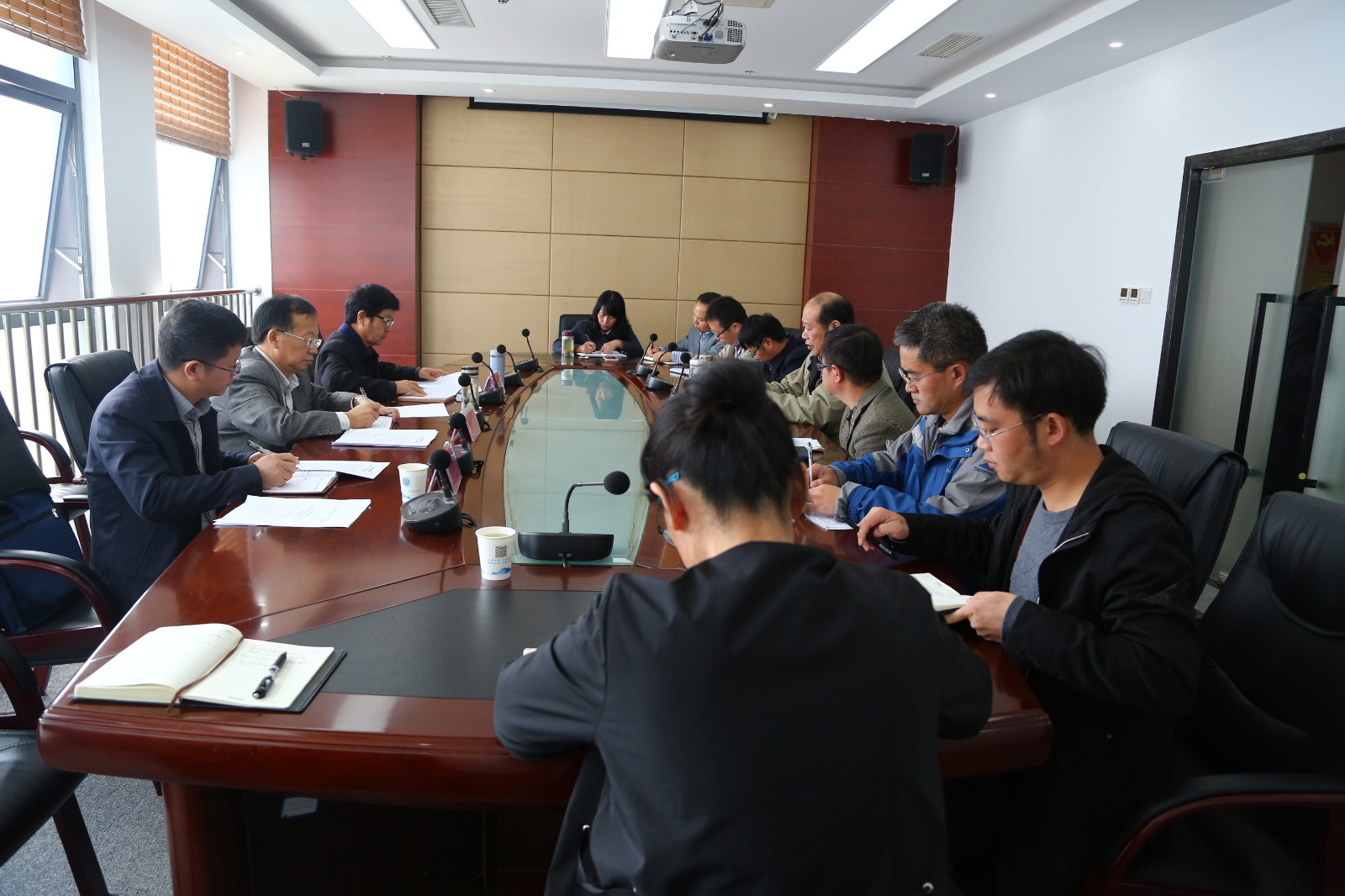 局总工周琦同志率第四调研组在对地调院进行十九大精神宣讲的同时认真听取院工作汇报