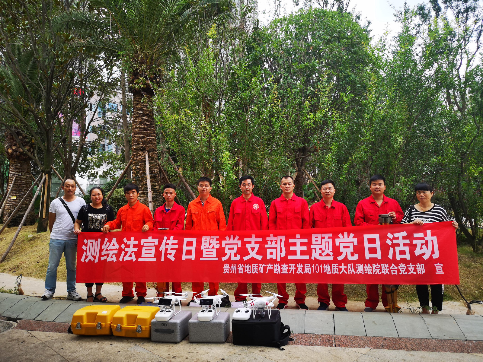参加活动的全体党、团员图片1