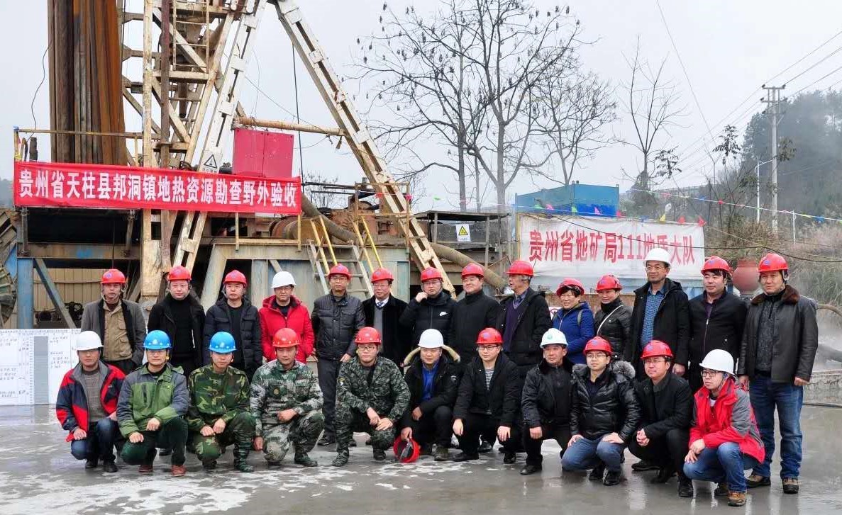 专家组及相关领导与项目人员合影