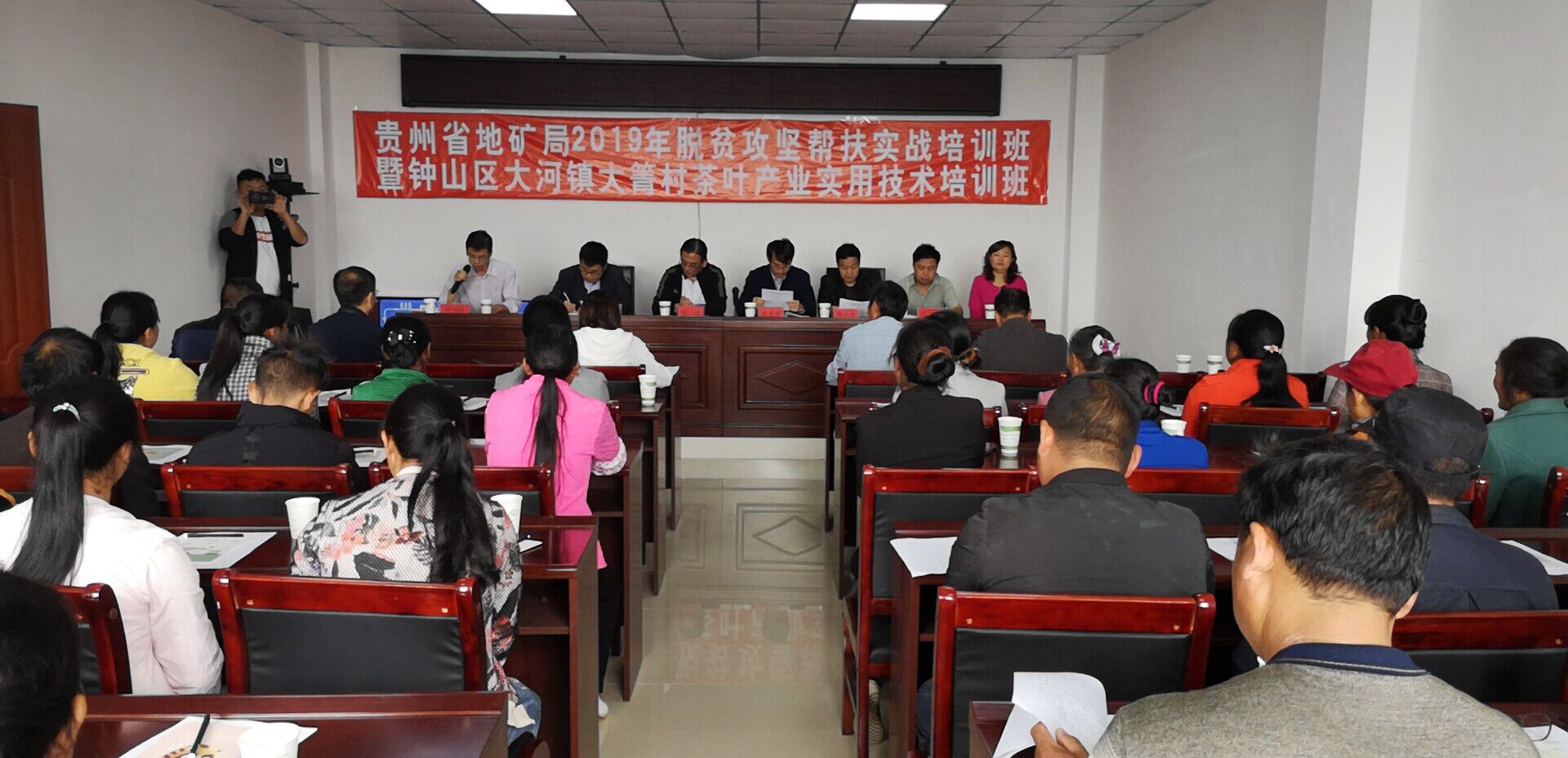 对112队帮扶的大河镇大箐村村民进行种养殖业实用技术培训（杨蕴文  摄）.jpg