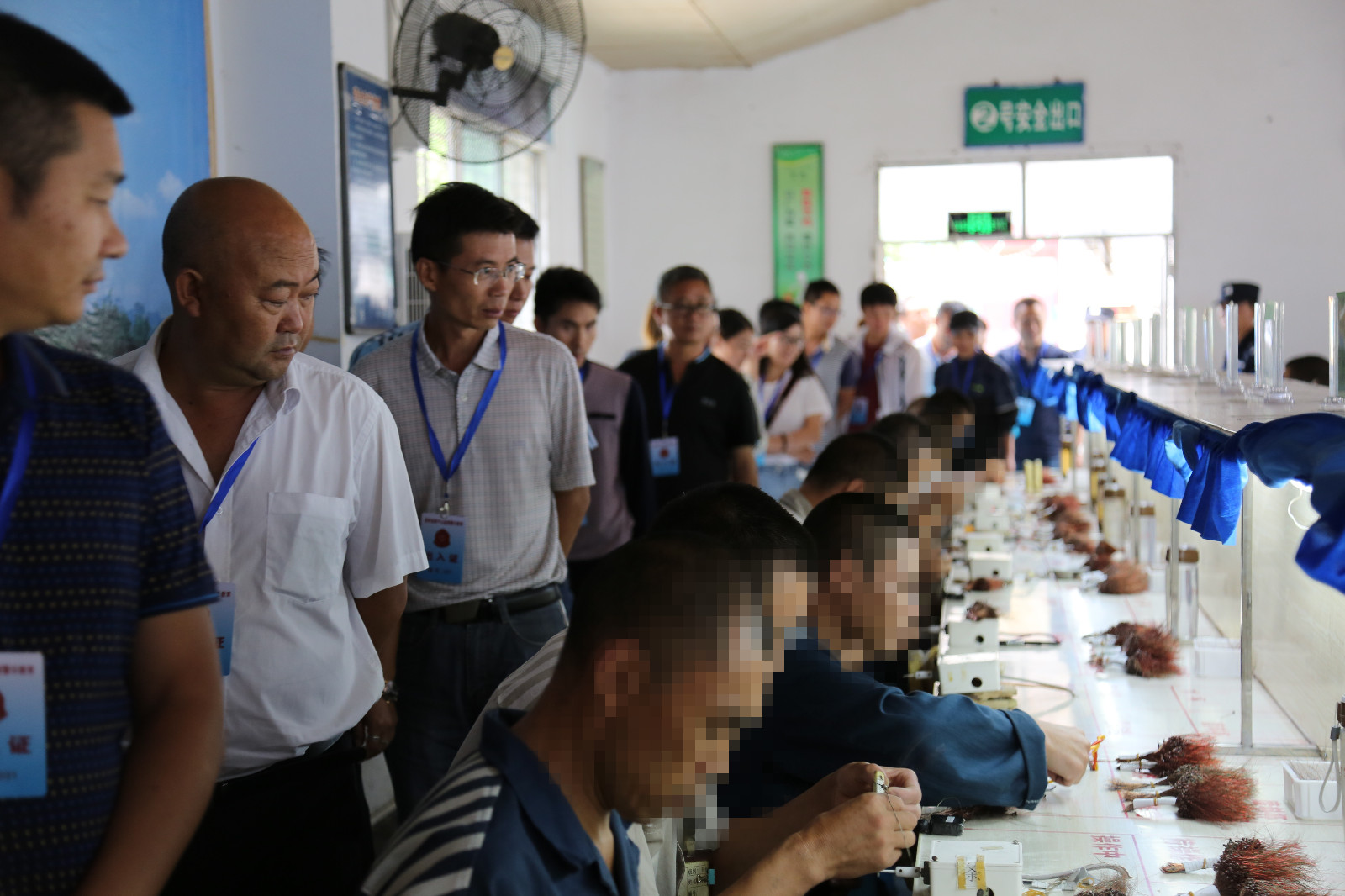 观看服刑人员做工