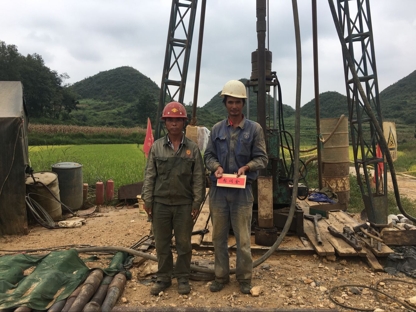 112队组织开展“送关怀”到野外施工一线活动 (2).png