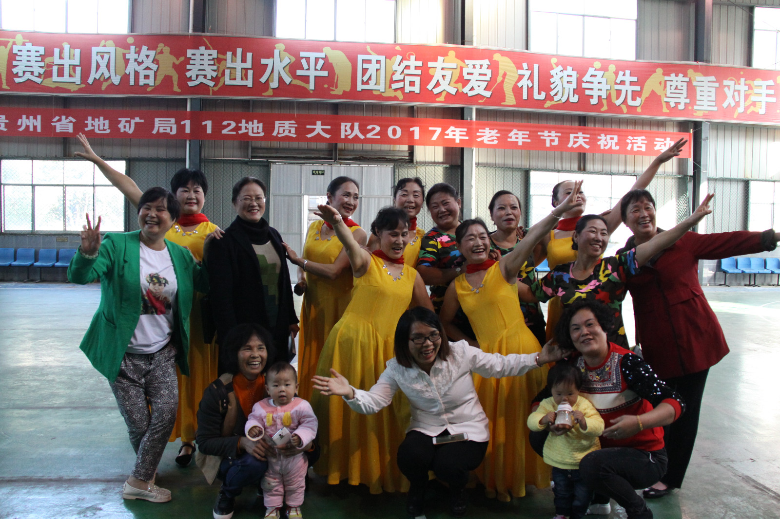 舞蹈《共圆中国梦》演员合影 舞蹈《共圆中国梦》演员合影