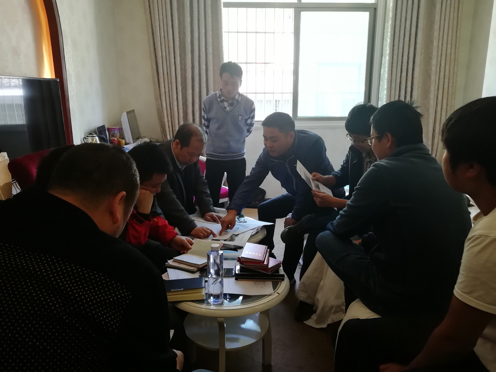 1.2018年4月17日,队长舒多友在石阡县高位排查项目组进行检查及指导工作 1.2018年4月17日,队长舒多友在石阡县高位排查项目组进行检查及指导工作