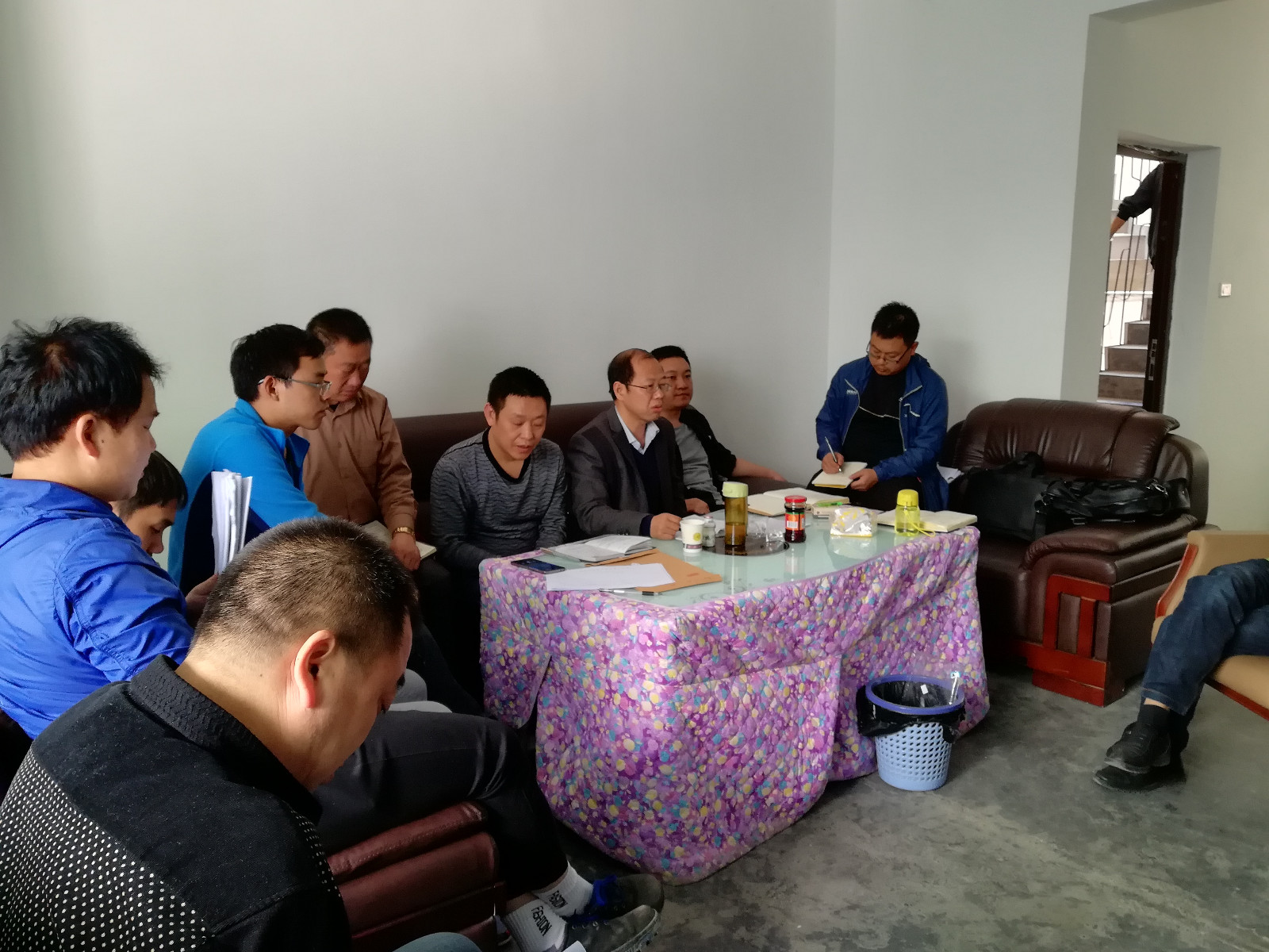 4.2018年4月18日,队长舒多友在松桃县高位排查项目组进行检查及指导工作 4.2018年4月18日,队长舒多友在松桃县高位排查项目组进行检查及指导工作