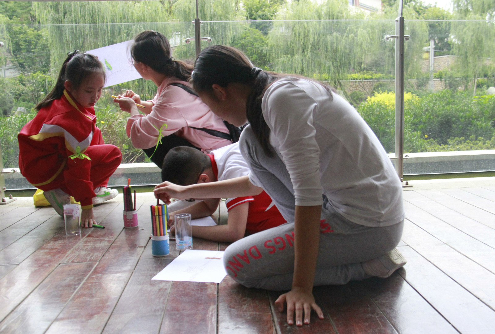 亲子绘画.jpg 亲子绘画.jpg