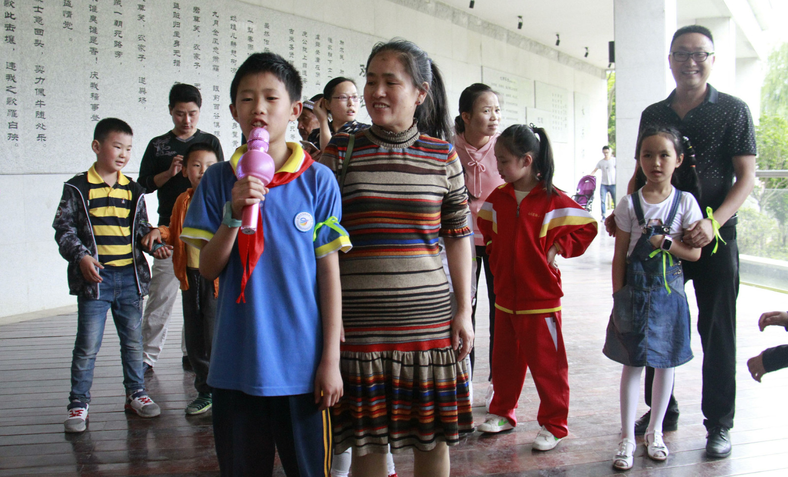 亲子阅读表演.jpg 亲子阅读表演.jpg