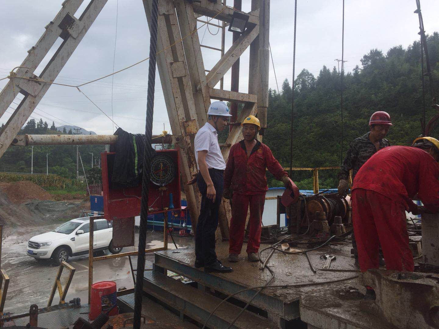 副队长、工会主席罗太近到锦屏地热机台慰问 副队长、工会主席罗太近到锦屏地热机台慰问