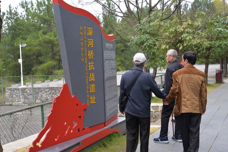 参观武器展示场