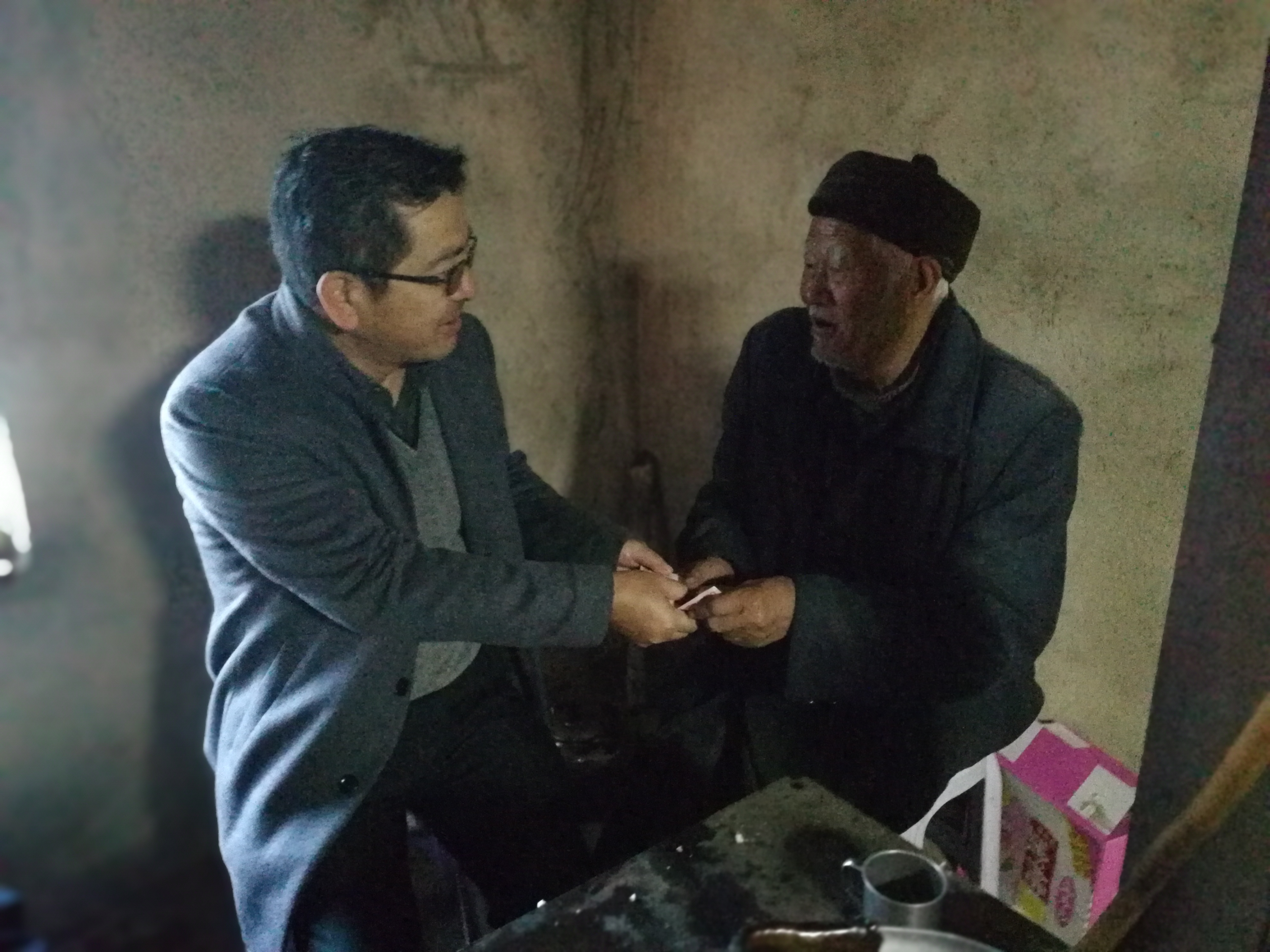 慰问困难党员 慰问困难党员