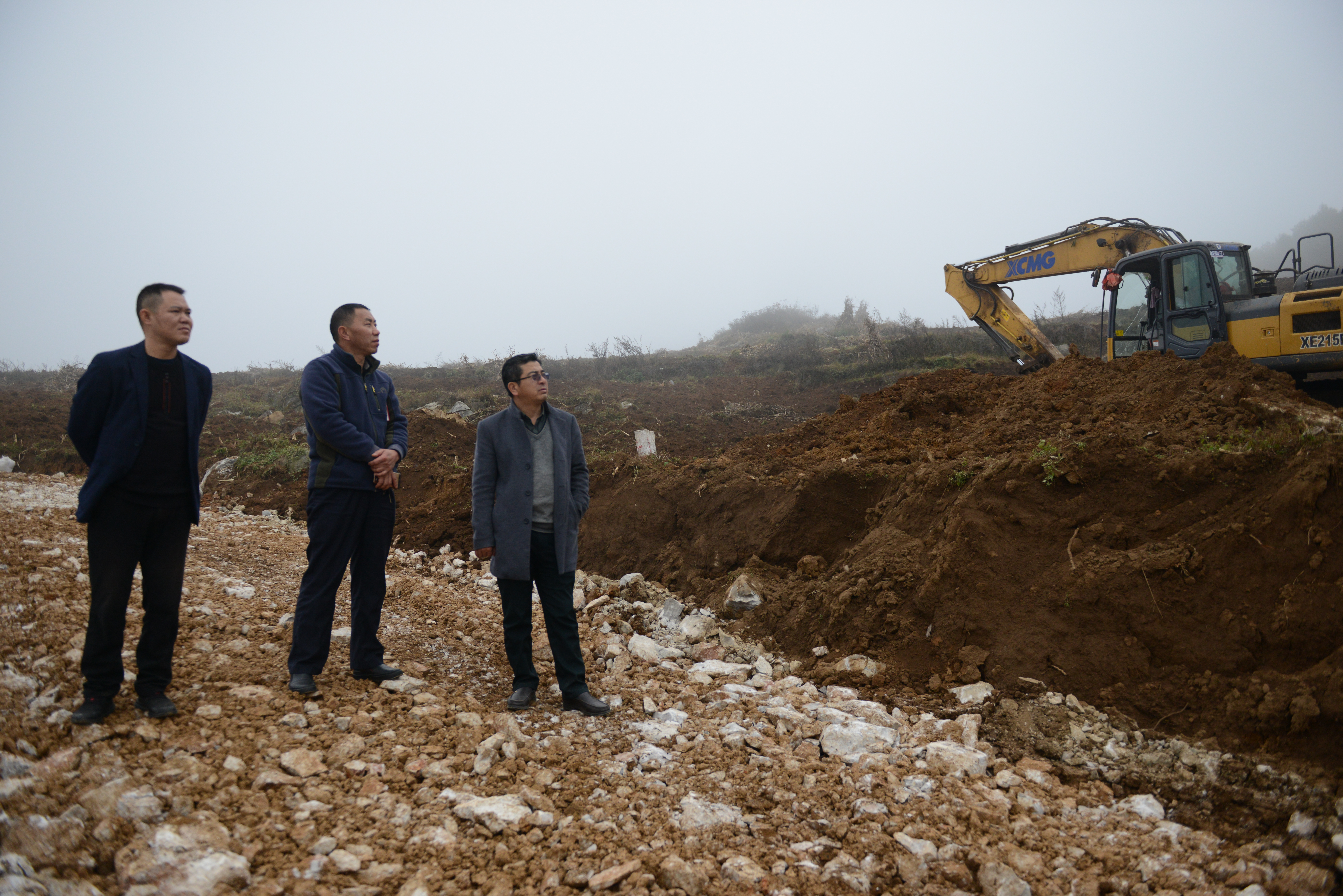 参观正在兴建的高端茶产业园 参观正在兴建的高端茶产业园