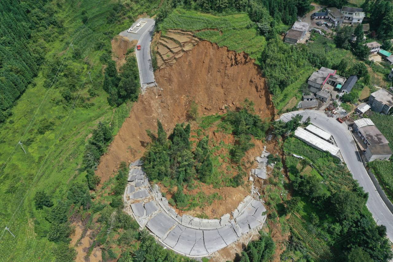 贵州地矿111队成功处置一处滑坡地质灾害