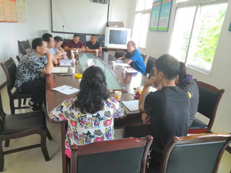 召开座谈会.jpg