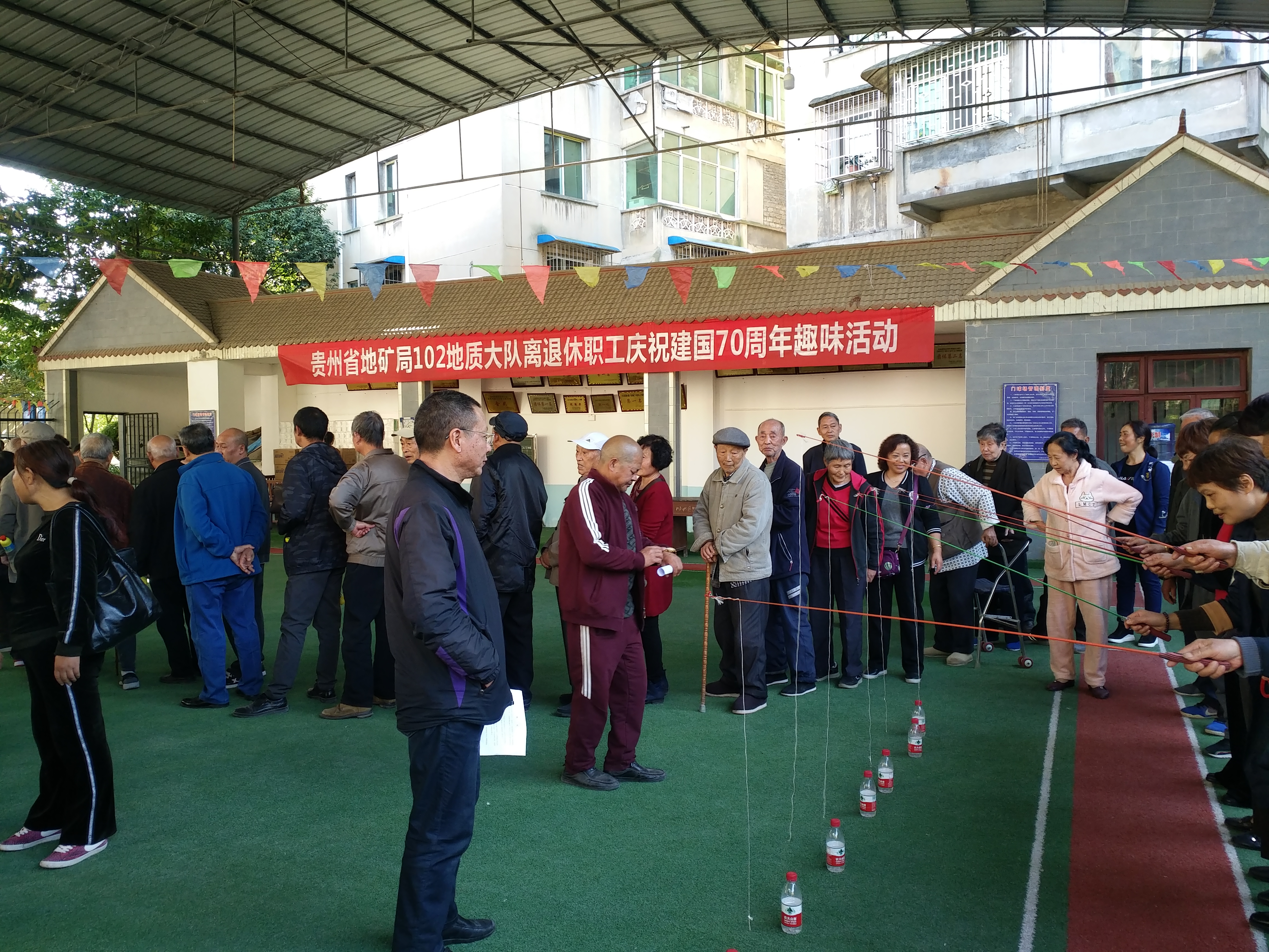 图2.活动现场图 图2.活动现场图