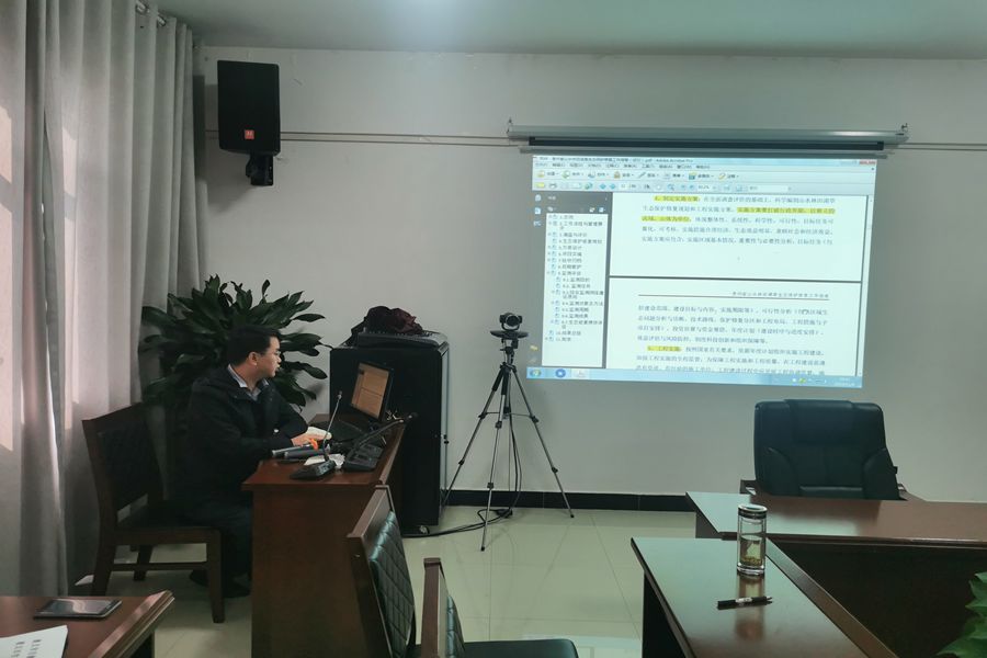 图2.图为大队总工程师刘志臣授课