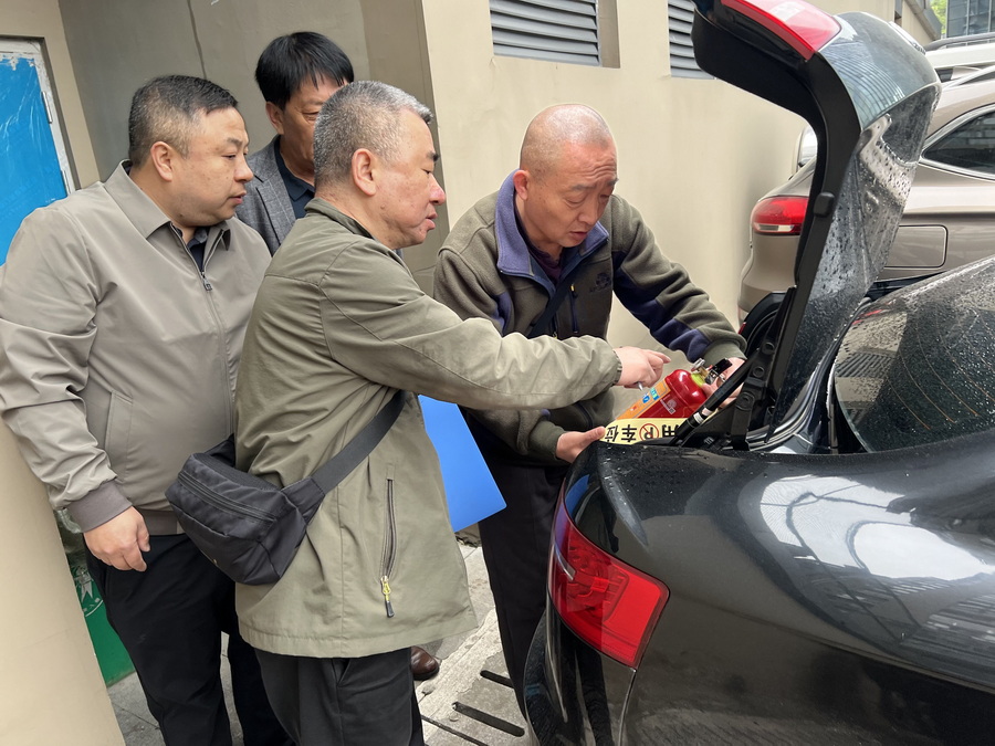 贵州地矿114队开展车辆专项大检查 保障汛期地灾防治用车安全.jpg