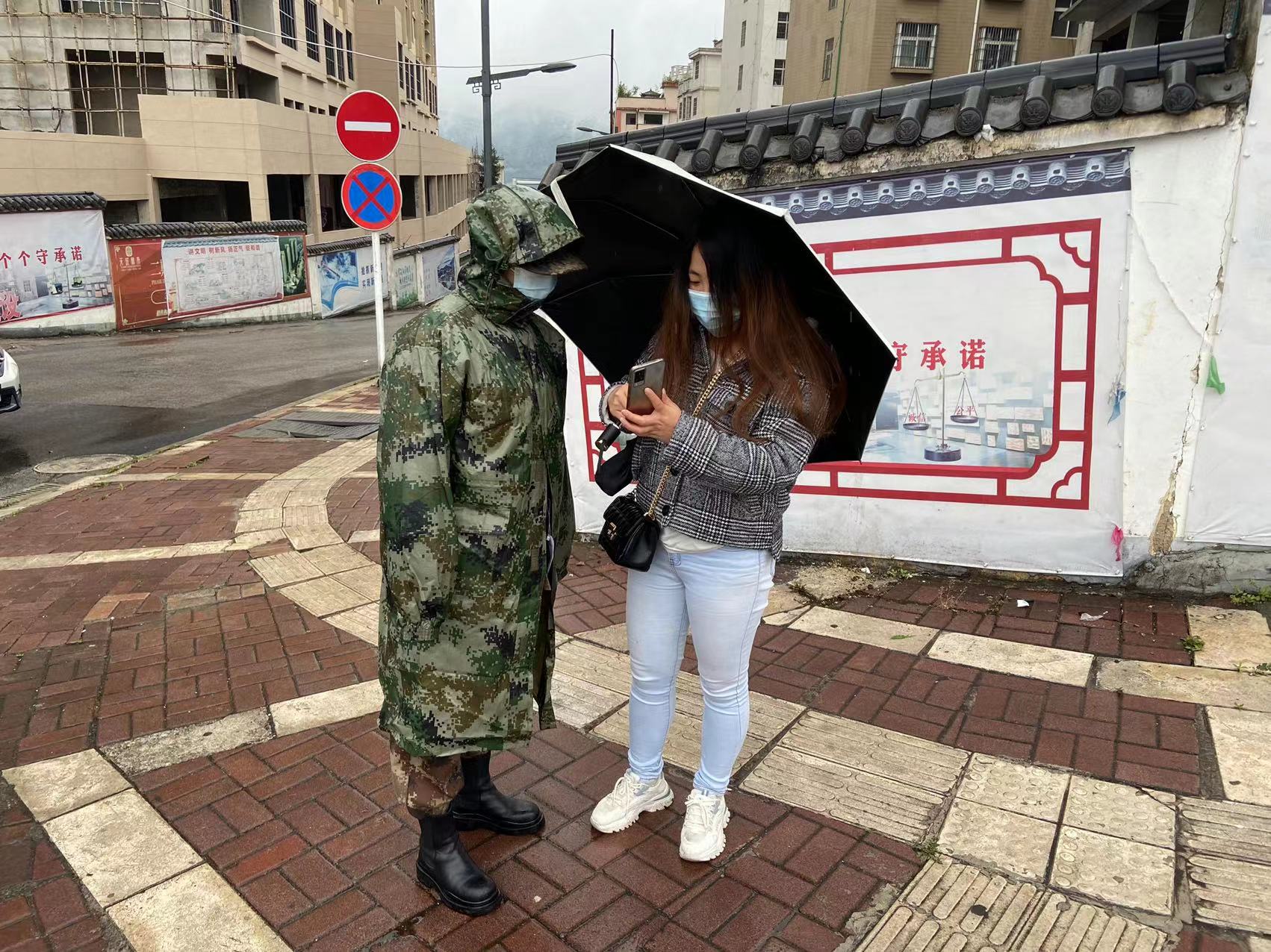 贵州地矿113队开展疫情防控志愿服务 2.jpg