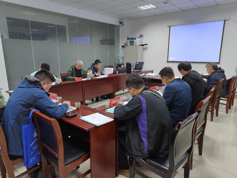 11月15日,117队在晴隆承建的两个施工项目通过验收。图为验收现场。117队 向钊摄影2.png