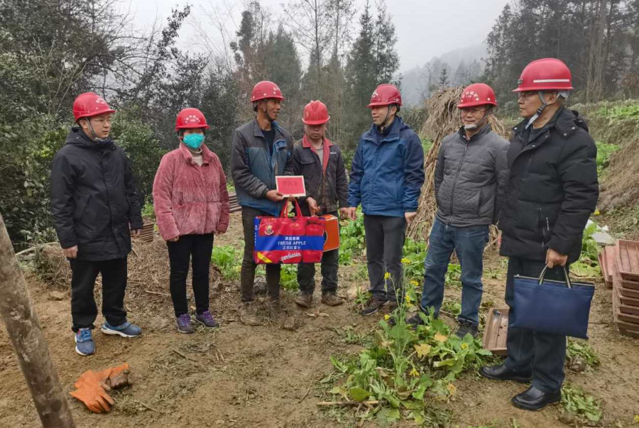 队长赵平带队到花贡工作区慰问(一).jpg