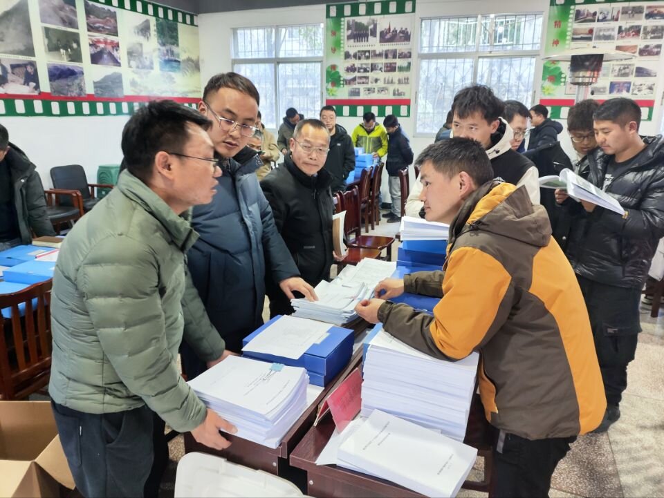 贵州地矿115队开展第五届原始地质资料展评暨PPT制作与演讲比赛2.jpg