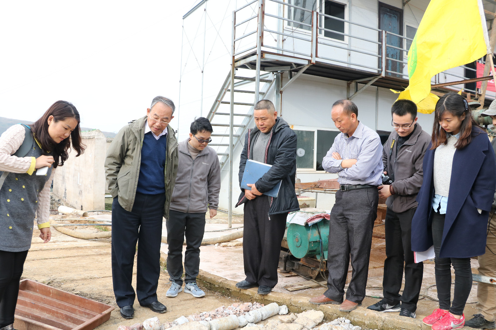 检查检测井的岩芯的采取情况 检查检测井的岩芯的采取情况
