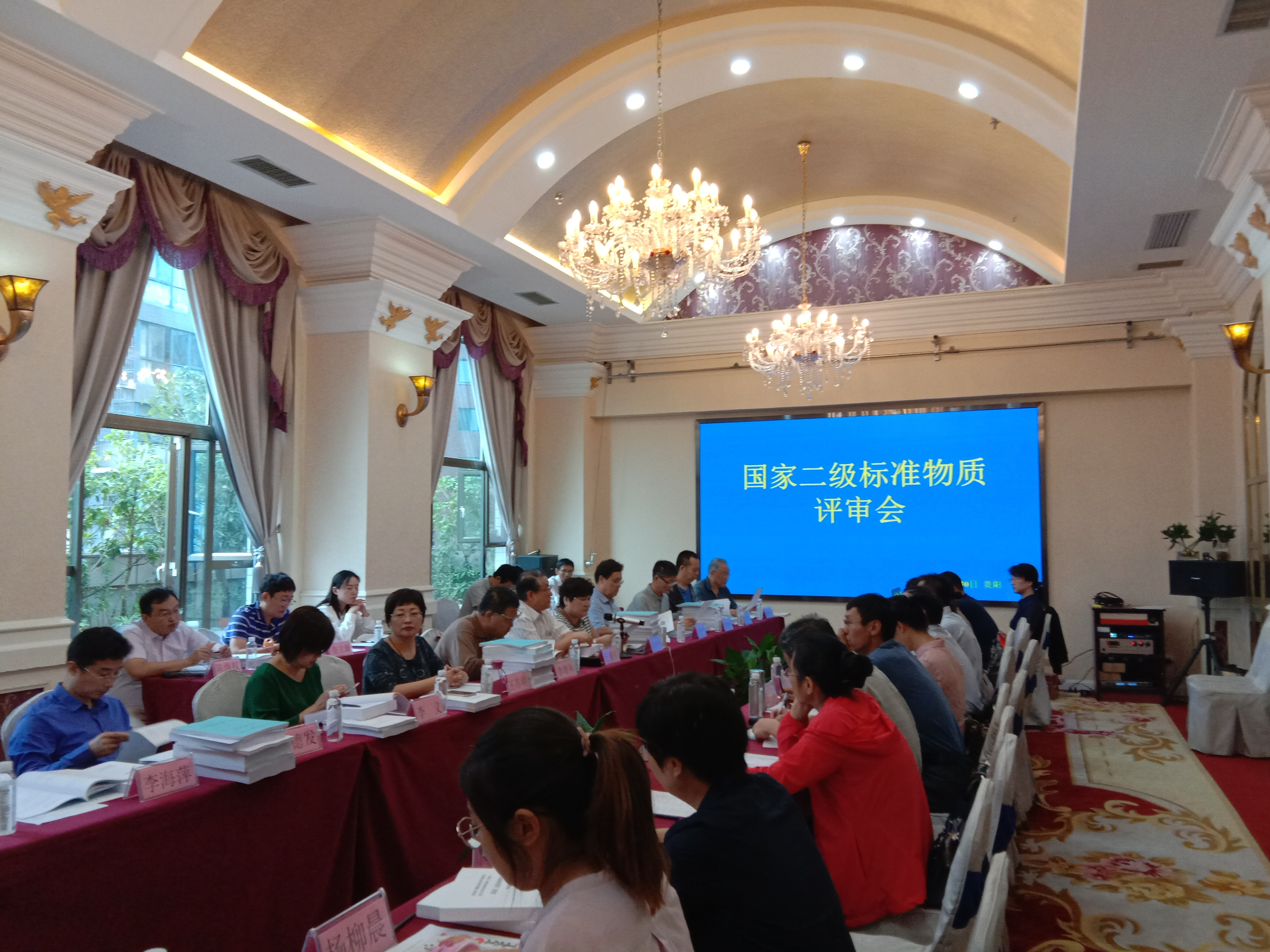 国家二级标准物质评审会在贵阳召开-贾双琳-实验室.jpg 国家二级标准物质评审会在贵阳召开-贾双琳-实验室.jpg