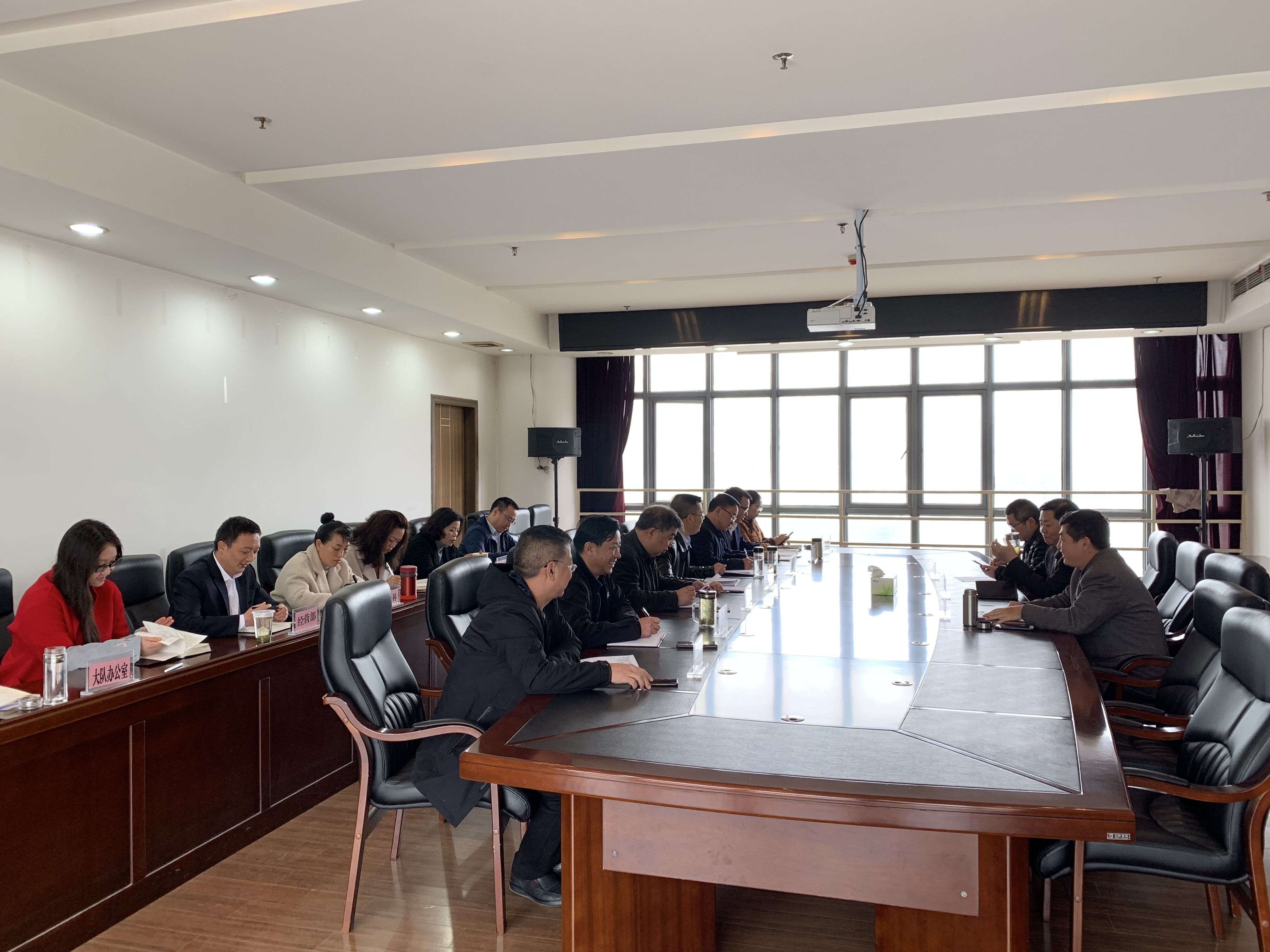 座谈会.jpg