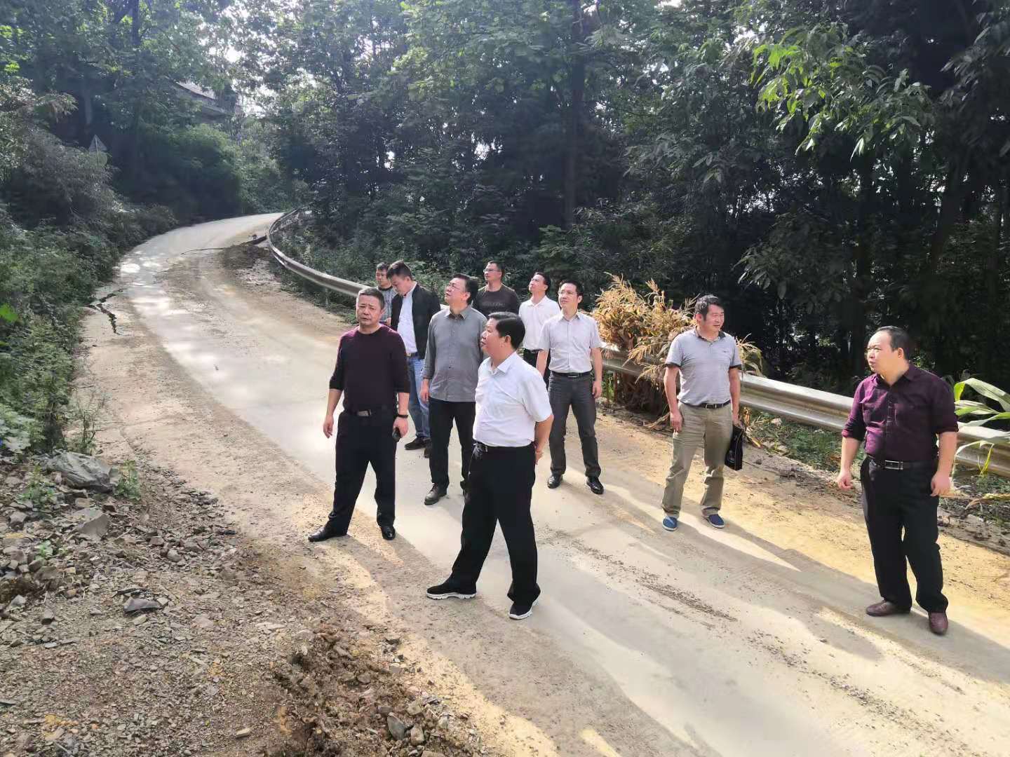 9月2日，付贵林局长到晴隆县检查指导地灾保障工作。117队斯恩智摄影
