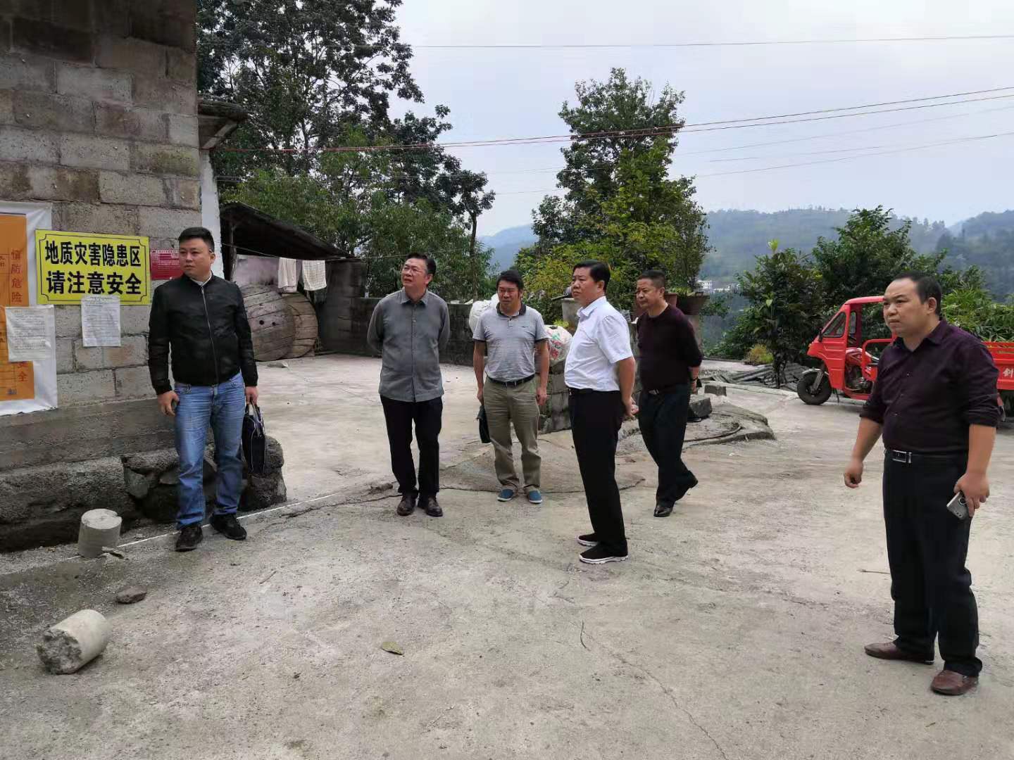 9月2日，付贵林局长到晴隆县检查指导地灾保障工作。117队斯恩智摄影3