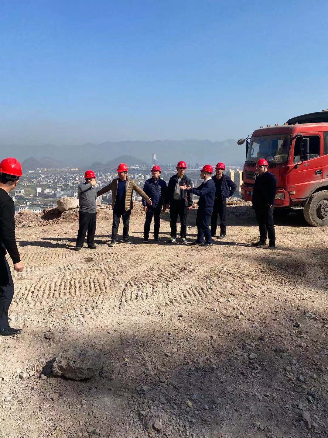 图为