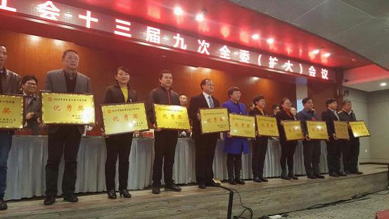 近日，贵州省地质工会在2017年全省工会业务目标考评中获行业工会组总分第二名，连续第四年荣获此项评比最高奖优秀奖。.jpg